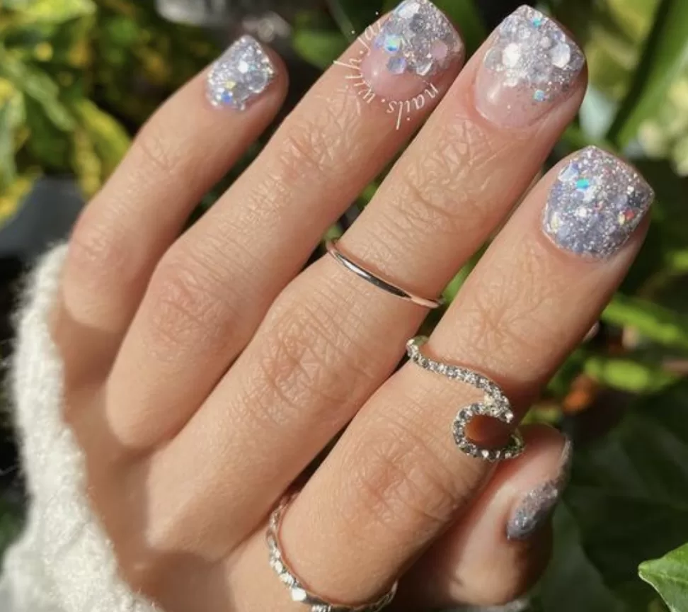 easy christmas nails