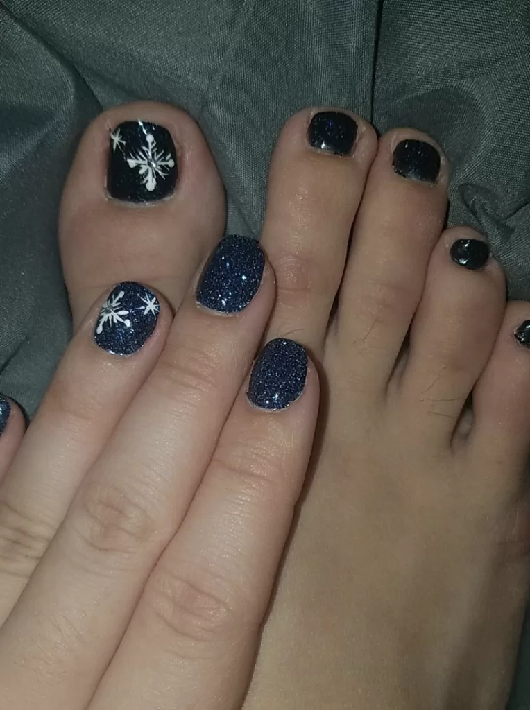 christmas toe nails